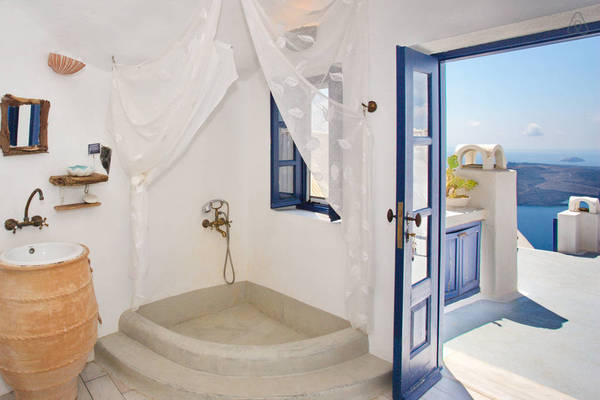 holiday flat in Santorini 4