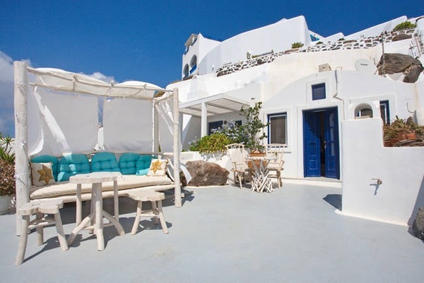 holiday flat in Santorini 3