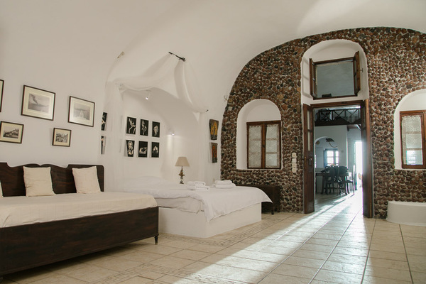 house in Santorini 2