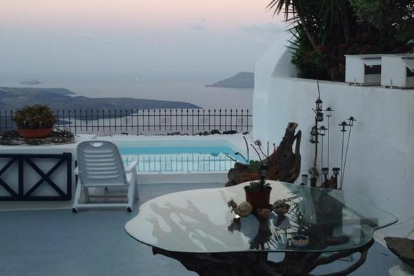 house in Santorini 3